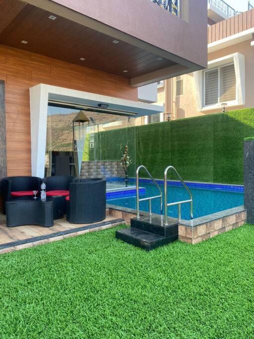 Mount Resorts Lonavala 5 Bhk Luxurious Villa With Private Pool And Full Size Cricket Football Turf Εξωτερικό φωτογραφία