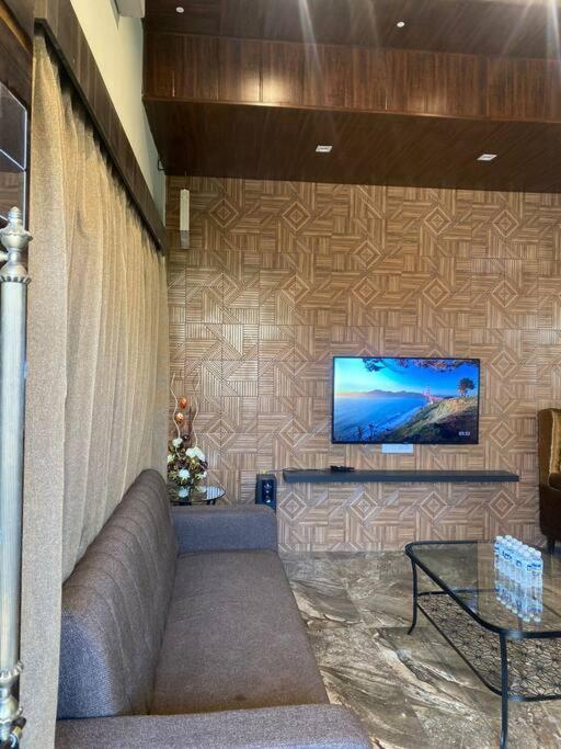 Mount Resorts Lonavala 5 Bhk Luxurious Villa With Private Pool And Full Size Cricket Football Turf Εξωτερικό φωτογραφία